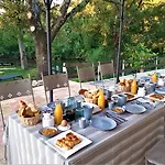 La Magnanerie D'hotes ,le Jardin Secret Гостевой дом