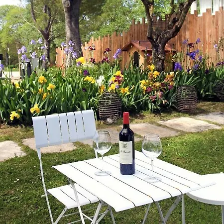 Maison d'hôtes La Magnanerie D'hôtes ,le Jardin Secret *