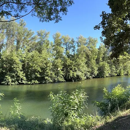 Penzion La Magnanerie D'hotes ,le Jardin Secret Sauve