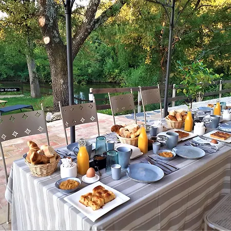 La Magnanerie D'hotes ,le Jardin Secret Guest house