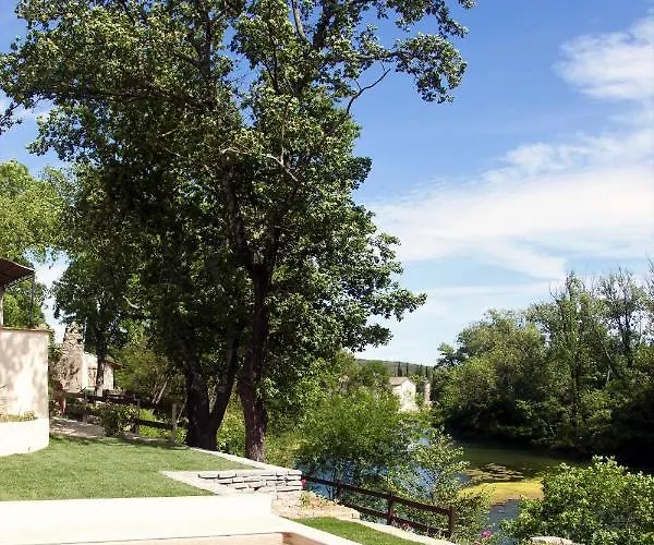 Guest house La Magnanerie D'hotes ,le Jardin Secret