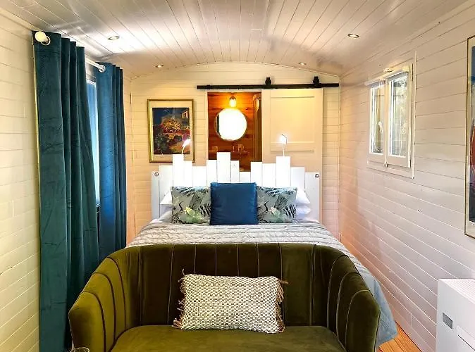 Guest house La Magnanerie D'hotes ,le Jardin Secret 4*