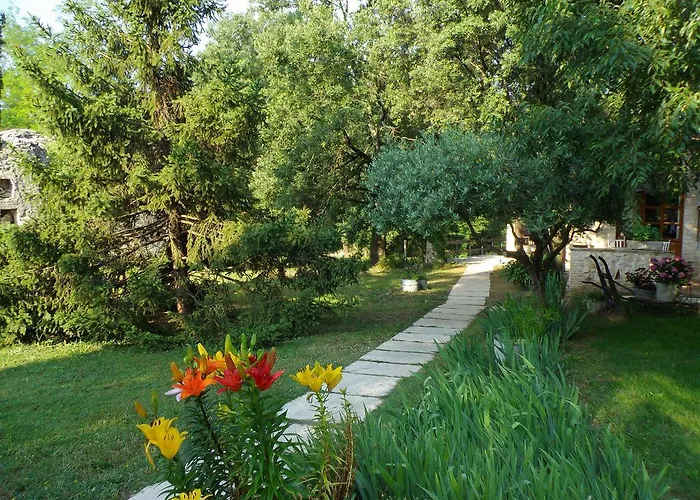 La Magnanerie D'hotes ,le Jardin Secret