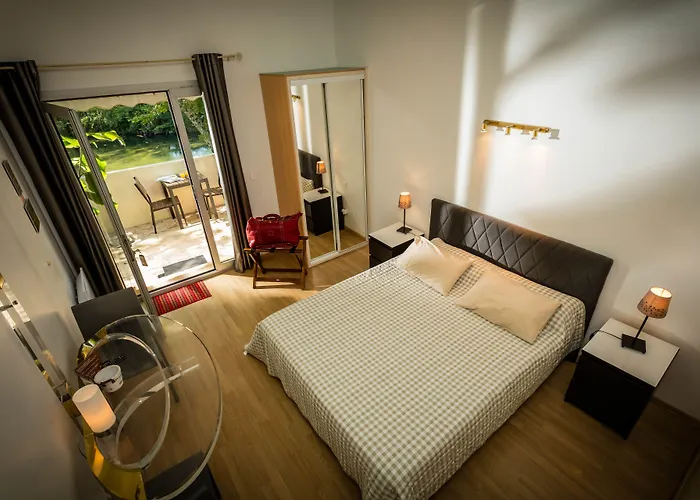 La Magnanerie D'hotes ,le Jardin Secret Guest house Sauve