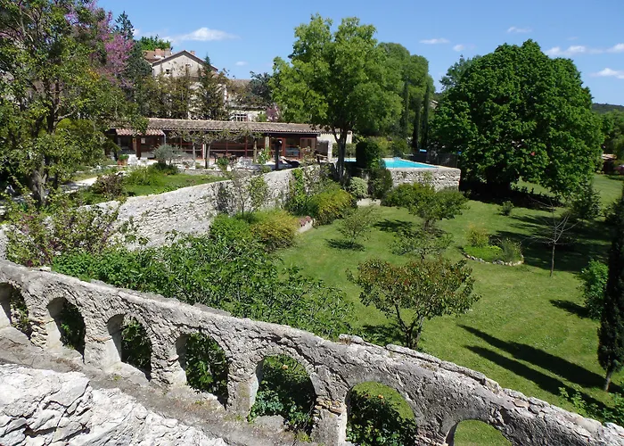 La Magnanerie D'hotes ,le Jardin Secret Guest house